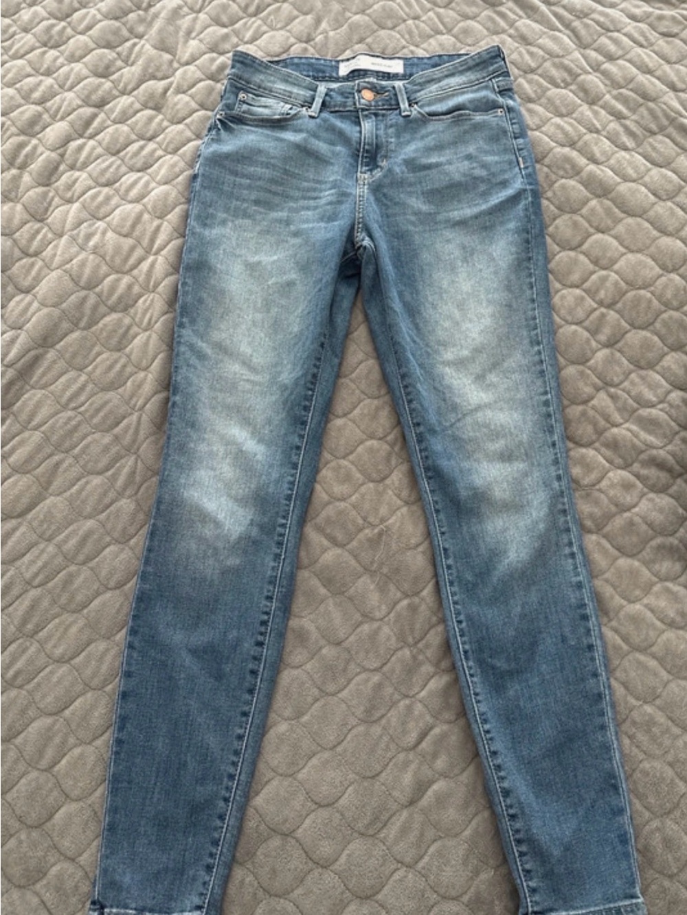 Signature by Levi Strauss Mid-Rise Skinny Jeans in Light Blue - Picture 4 of 6